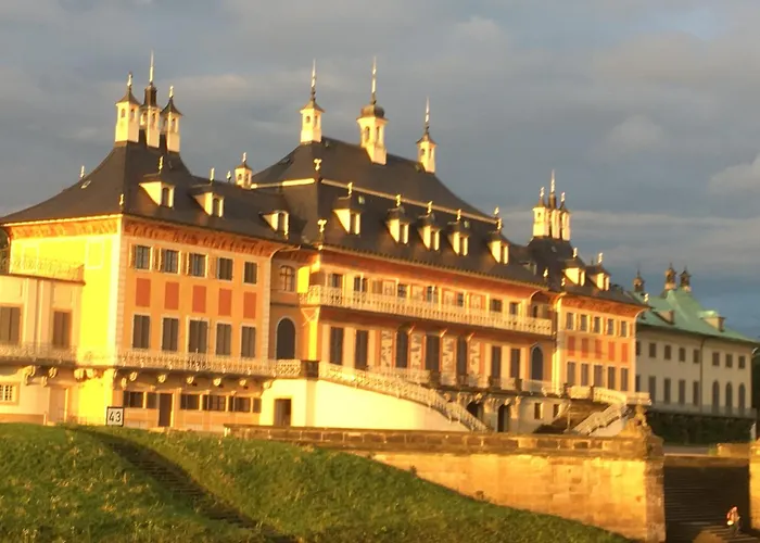 Idyllische Am Pillnitzer Schlosspark Lägenhet *